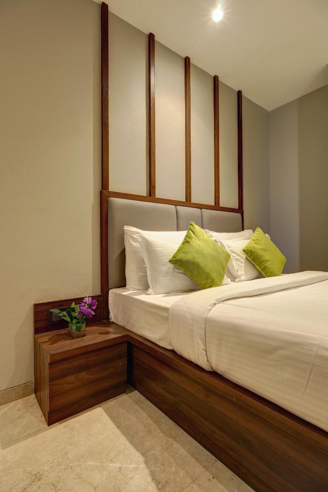 Magnus Fortune House Business Hotel , Magarpatta Mundhva Kültér fotó