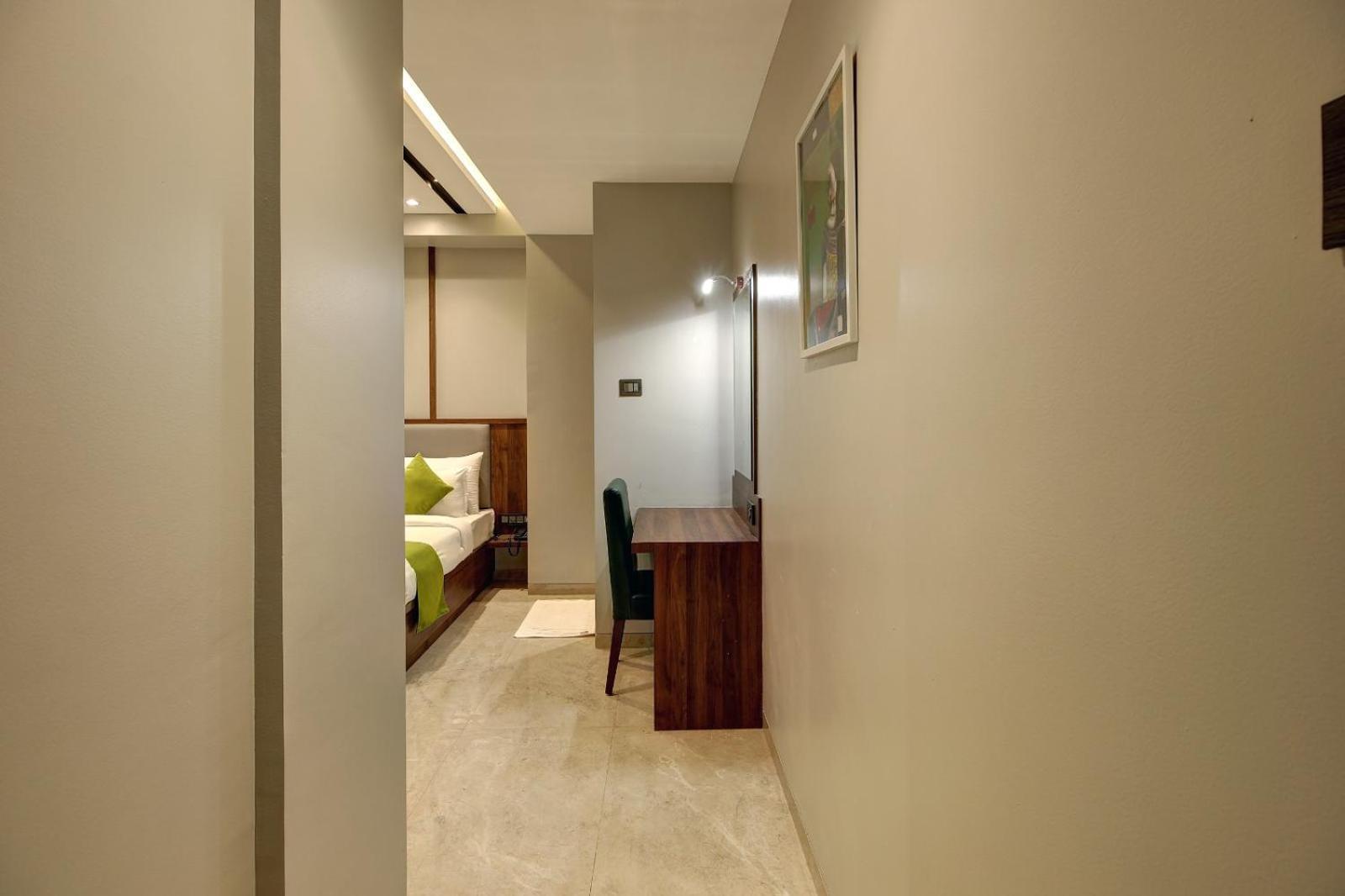 Magnus Fortune House Business Hotel , Magarpatta Mundhva Kültér fotó
