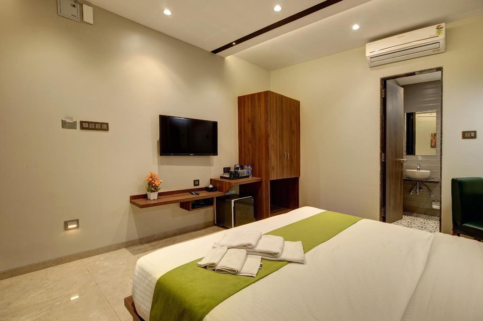 Magnus Fortune House Business Hotel , Magarpatta Mundhva Kültér fotó